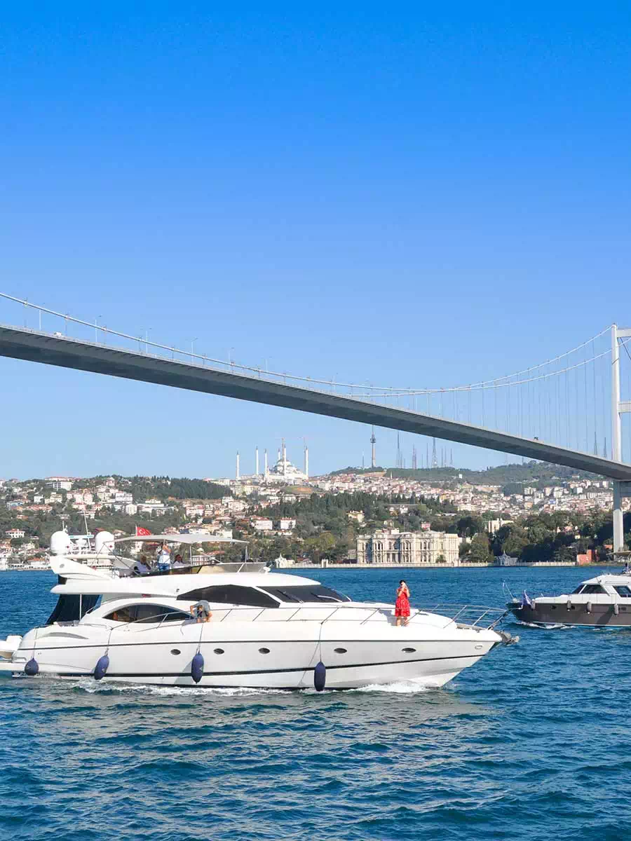 Bosphorus-Yacht-Cruise-2 Boğaz'da İş Yemeği - "Başarının Sularındaki Buluşma" - Görsel 5