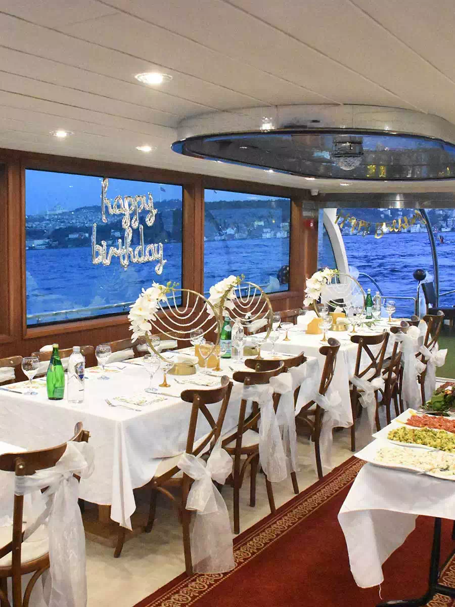 Bosphorus-Yacht-Cruise-7 Boğaz'da İş Yemeği - "Başarının Sularındaki Buluşma" - Görsel 3